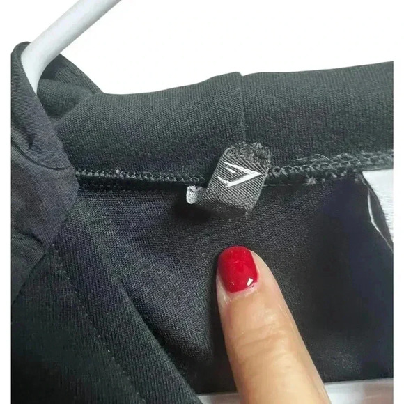 Gymshark Venture Hoodie Cropped Pullover2 Raglan Boxy Activewear Black Medium - Picture 2 of 11